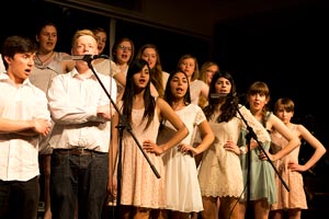 Chor und Orchester des Goethe-Gymnasiums unter Leitung von Astrid Demattia