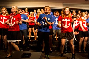 Chor und Orchester des Goethe-Gymnasiums unter Leitung von Astrid Demattia