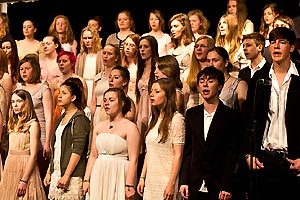 Chor und Orchester des Goethe-Gymnasiums unter Leitung von Astrid Demattia