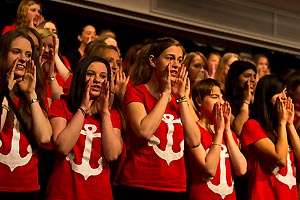 Chor und Orchester des Goethe-Gymnasiums unter Leitung von Astrid Demattia