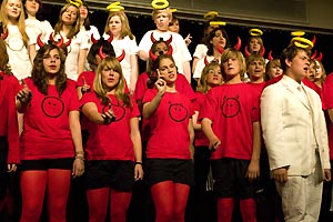 Chor und Orchester des Goethe-Gymnasiums unter Leitung von Astrid Demattia