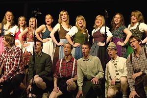 Chor und Orchester des Goethe-Gymnasiums unter Leitung von Astrid Demattia