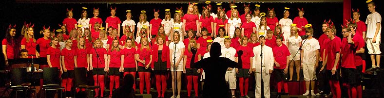 Chor und Orchester des Goethe-Gymnasiums unter Leitung von Astrid Demattia