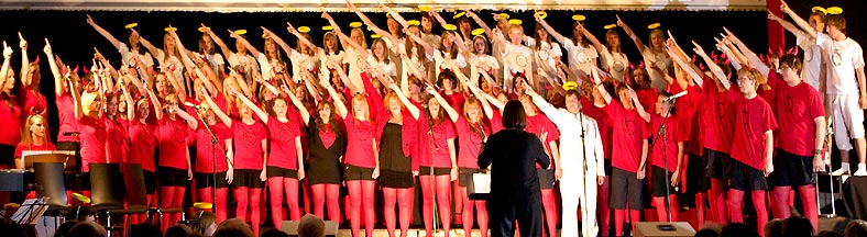 Chor und Orchester des Goethe-Gymnasiums unter Leitung von Astrid Demattia