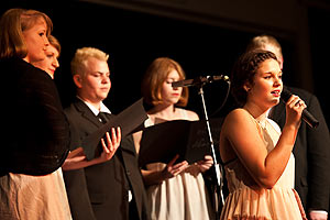 Chor und Orchester des Goethe-Gymnasiums unter Leitung von Astrid Demattia