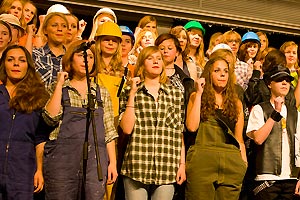 Chor und Orchester des Goethe-Gymnasiums unter Leitung von Astrid Demattia