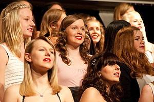 Chor und Orchester des Goethe-Gymnasiums unter Leitung von Astrid Demattia