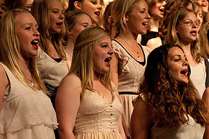 Chor und Orchester des Goethe-Gymnasiums unter Leitung von Astrid Demattia