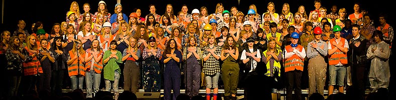 Chor und Orchester des Goethe-Gymnasiums unter Leitung von Astrid Demattia