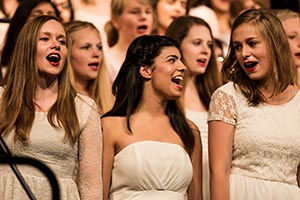 Chor und Orchester des Goethe-Gymnasiums unter Leitung von Astrid Demattia