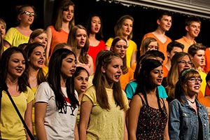 Chor und Orchester des Goethe-Gymnasiums unter Leitung von Astrid Demattia