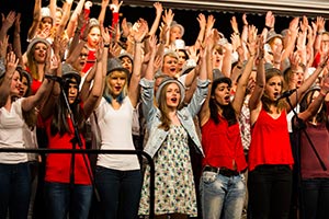 Chor und Orchester des Goethe-Gymnasiums unter Leitung von Astrid Demattia