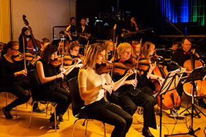 Chor und Orchester des Goethe-Gymnasiums unter Leitung von Astrid Demattia