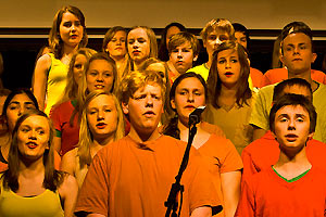 Chor und Orchester des Goethe-Gymnasiums unter Leitung von Astrid Demattia