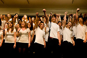 Chor und Orchester des Goethe-Gymnasiums unter Leitung von Astrid Demattia