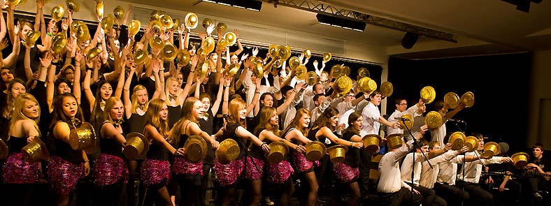 Chor und Orchester des Goethe-Gymnasiums unter Leitung von Astrid Demattia