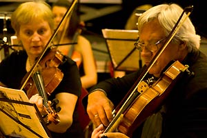 Chor und Orchester des Goethe-Gymnasiums unter Leitung von Astrid Demattia