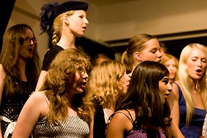 Chor und Orchester des Goethe-Gymnasiums unter Leitung von Astrid Demattia