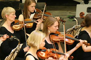 Chor und Orchester des Goethe-Gymnasiums unter Leitung von Astrid Demattia