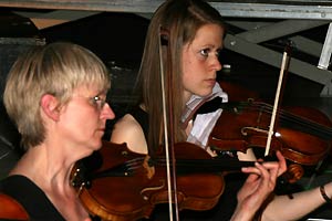 Chor und Orchester des Goethe-Gymnasiums unter Leitung von Astrid Demattia