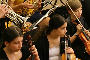 Chor und Orchester des Goethe-Gymnasiums unter Leitung von Astrid Demattia