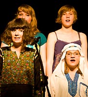 Chor und Orchester des Goethe-Gymnasiums unter Leitung von Astrid Demattia