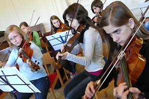 Chor und Orchester des Goethe-Gymnasiums unter Leitung von Astrid Demattia