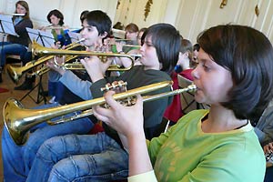 Chor und Orchester des Goethe-Gymnasiums unter Leitung von Astrid Demattia