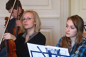 Chor und Orchester des Goethe-Gymnasiums unter Leitung von Astrid Demattia