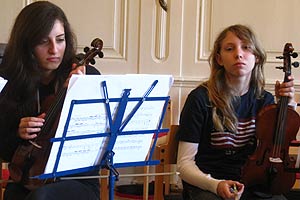 Chor und Orchester des Goethe-Gymnasiums unter Leitung von Astrid Demattia