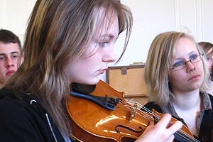 Chor und Orchester des Goethe-Gymnasiums unter Leitung von Astrid Demattia