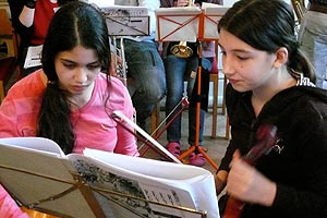 Chor und Orchester des Goethe-Gymnasiums unter Leitung von Astrid Demattia