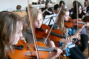 Chor und Orchester des Goethe-Gymnasiums unter Leitung von Astrid Demattia