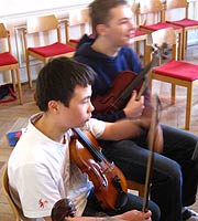 Chor und Orchester des Goethe-Gymnasiums unter Leitung von Astrid Demattia