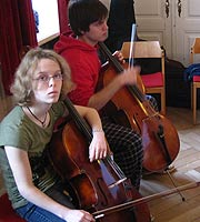 Chor und Orchester des Goethe-Gymnasiums unter Leitung von Astrid Demattia