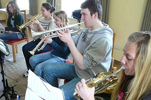 Chor und Orchester des Goethe-Gymnasiums unter Leitung von Astrid Demattia