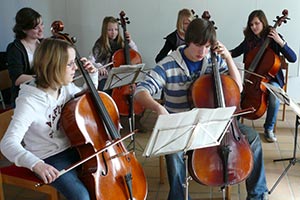 Chor und Orchester des Goethe-Gymnasiums unter Leitung von Astrid Demattia