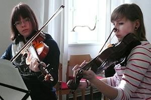 Chor und Orchester des Goethe-Gymnasiums unter Leitung von Astrid Demattia