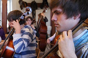 Chor und Orchester des Goethe-Gymnasiums unter Leitung von Astrid Demattia